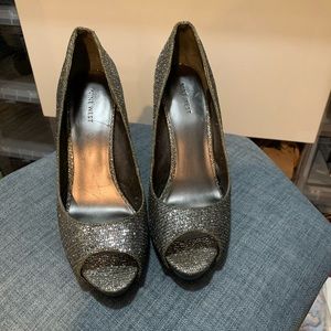 Silver Sparkle peep toe pumps